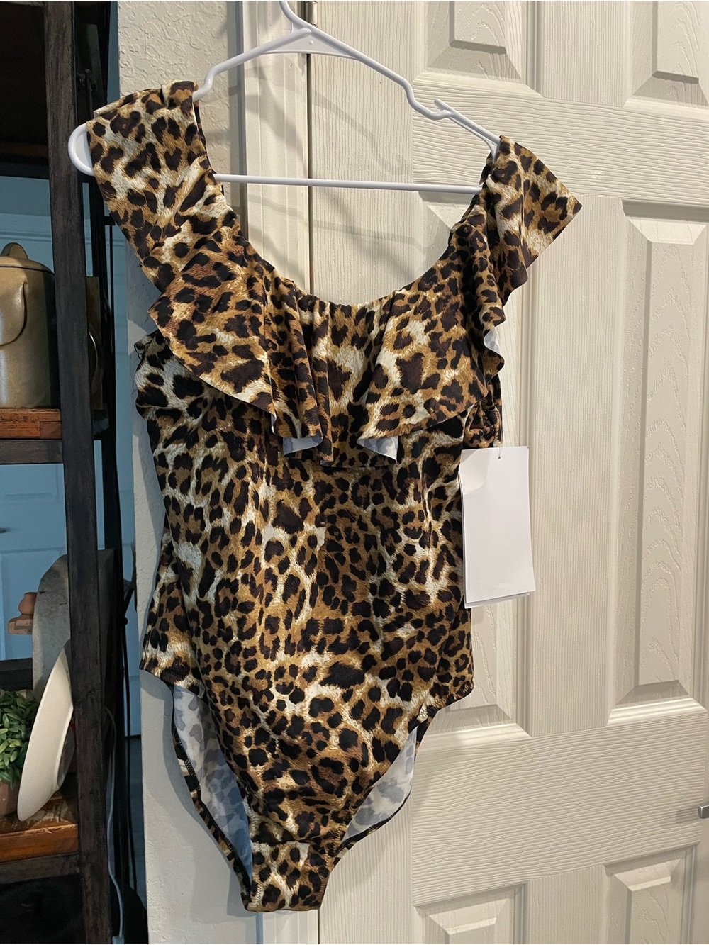 Leopard print one piece womenâs bathing suit built in shelf Bra ruffle collar
14